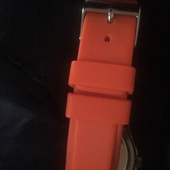 Guess Watch Orange Silicon band - Picture 3 of 5